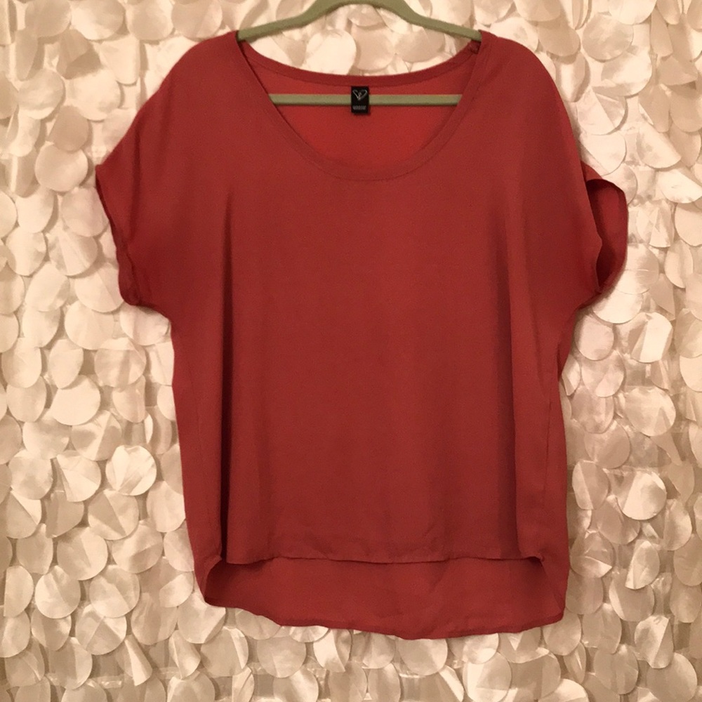 Lightweight sheer style blouse